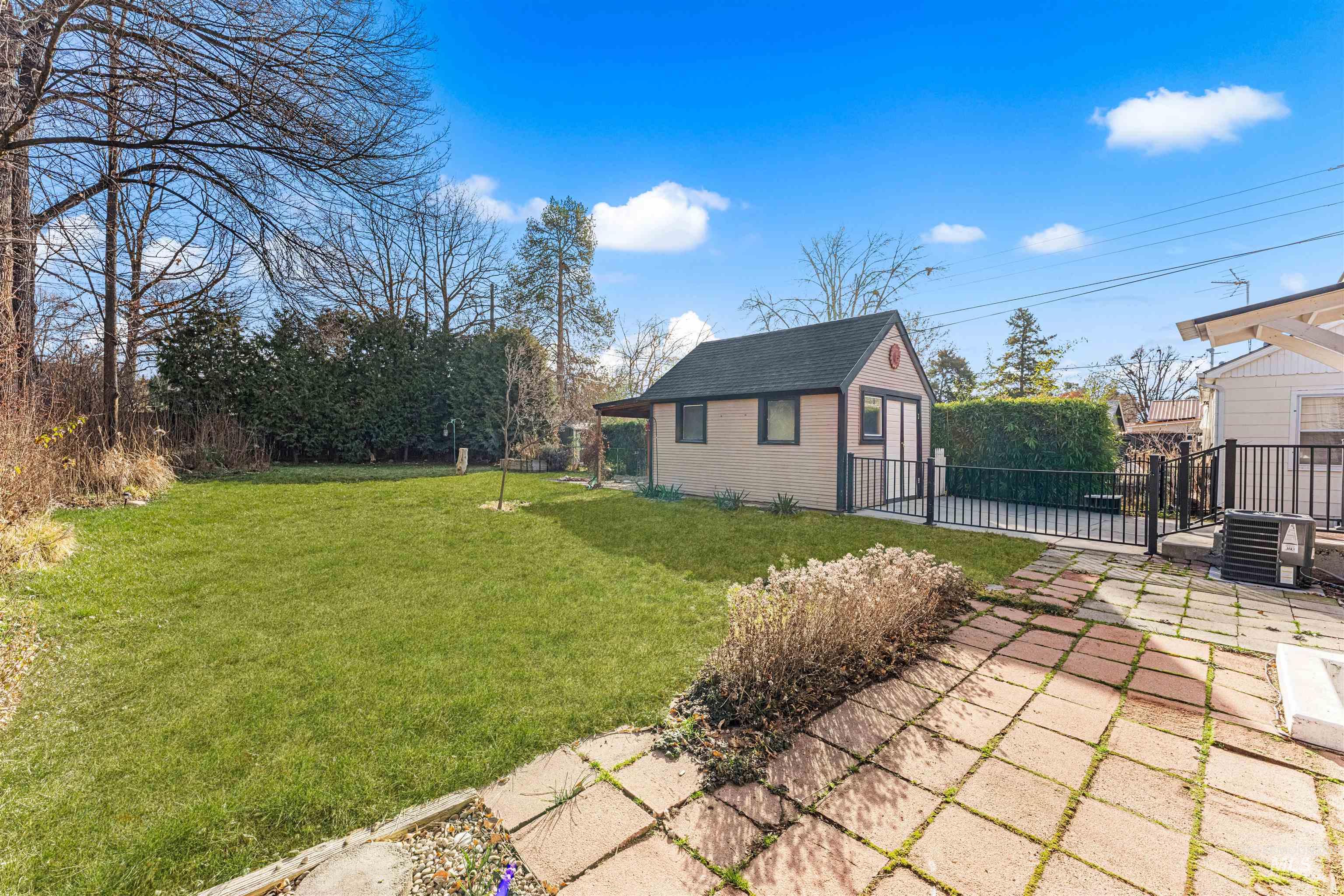 View of yard with an outdoor structure