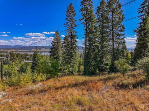 Photo of 492 Whitewater Drive, Donnelly, ID 83615 (MLS # 98962495)