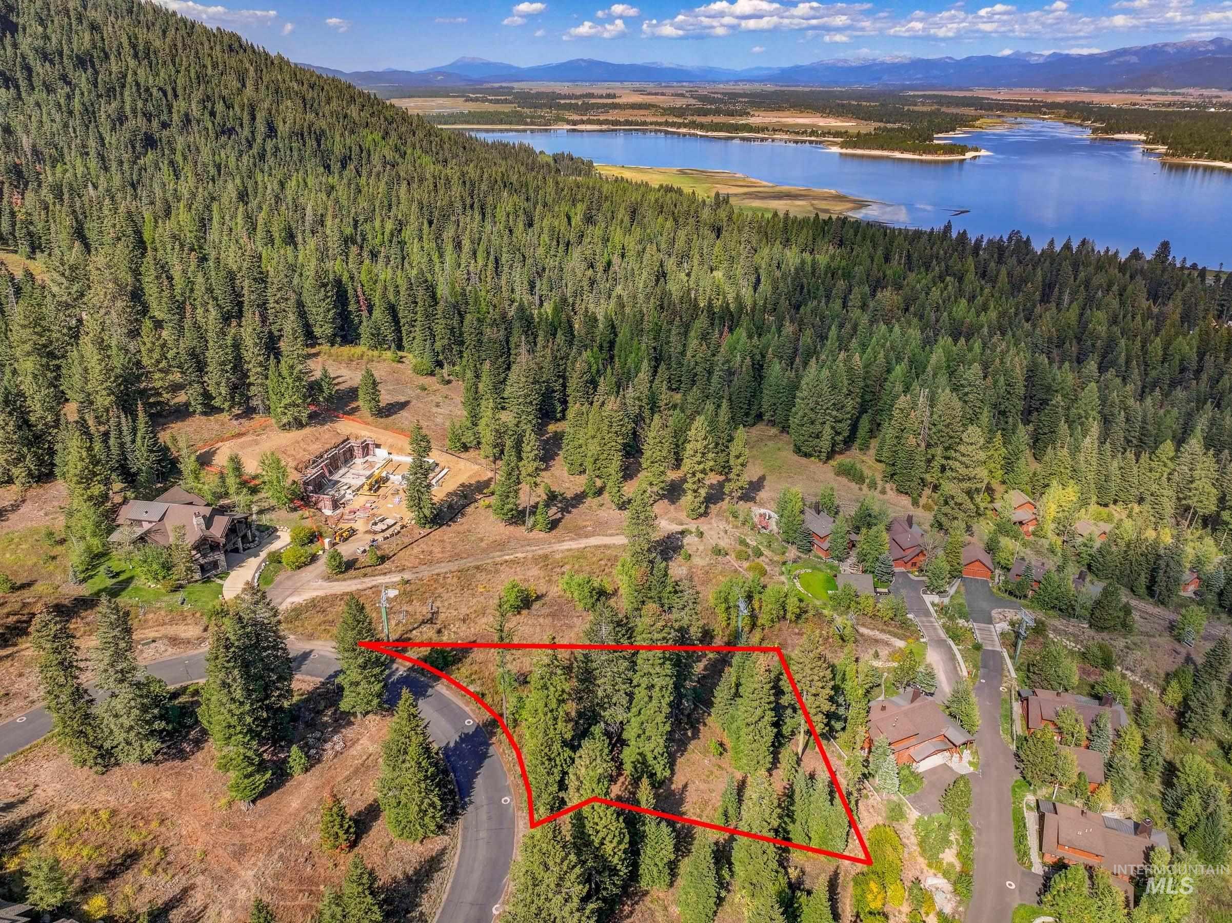 Aerial overview of property's location featuring property parcel outlined and Cascade lake proximity
