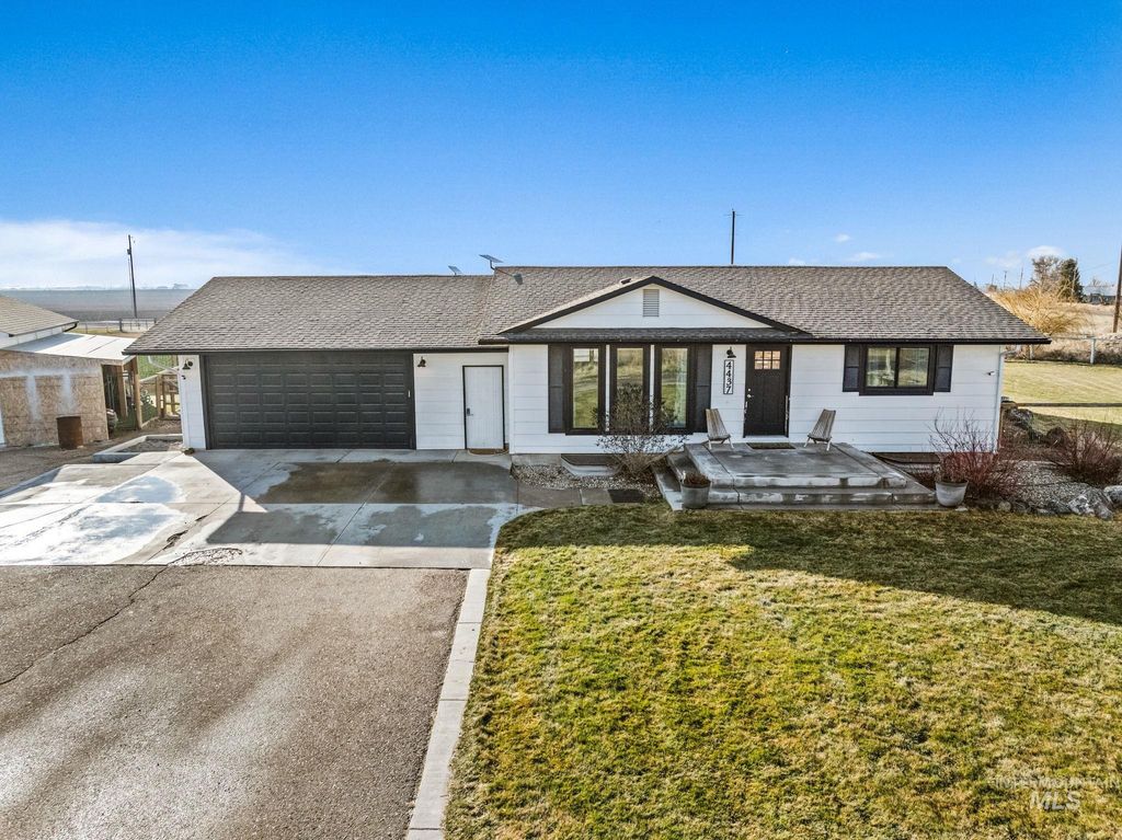 Photo of 4437 W Kuna Rd, Kuna, ID 83634 (MLS # 98973369)