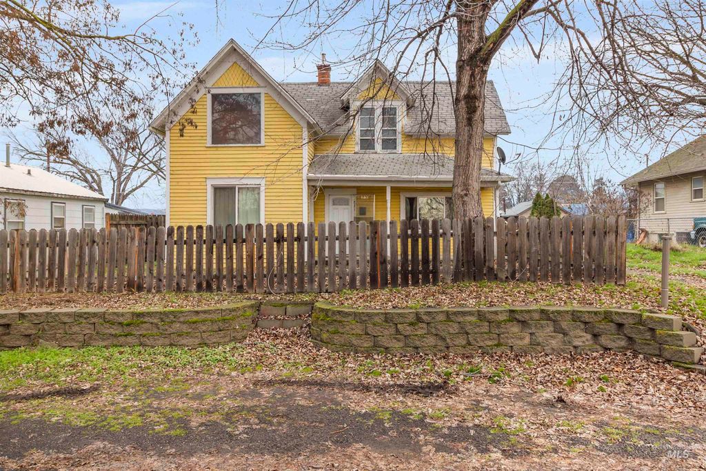 Photo of 721 9th St, Clarkston, WA 99403 (MLS # 98974003)