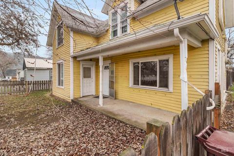 721 9th St. Clarkston WA 99403