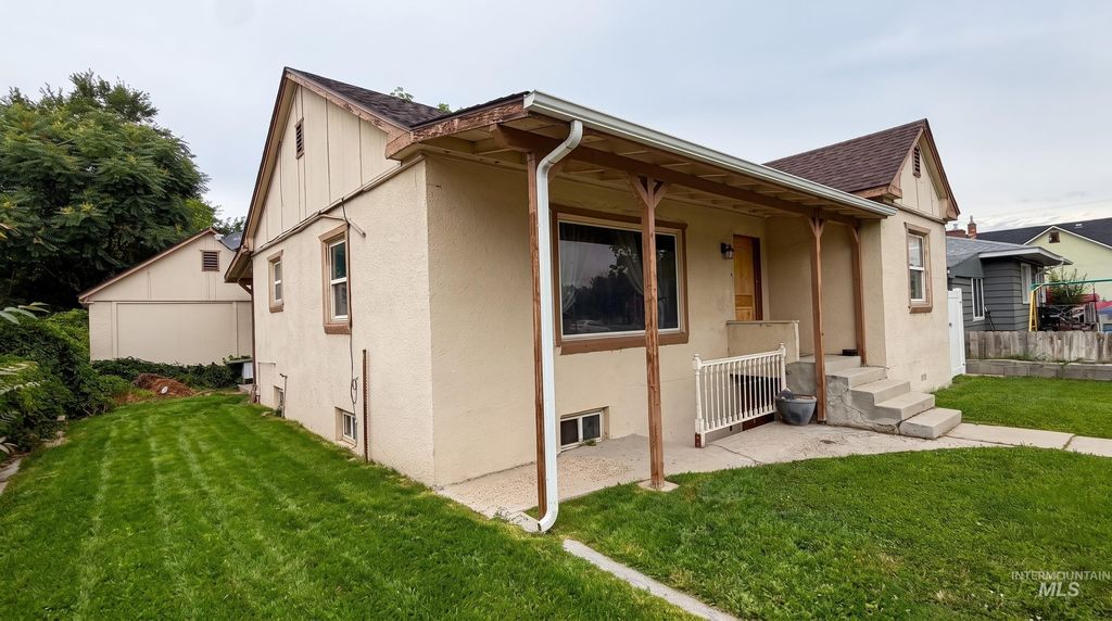 Photo of 611 16th Ave North Ave, Nampa, ID 83687 (MLS # 98992134)