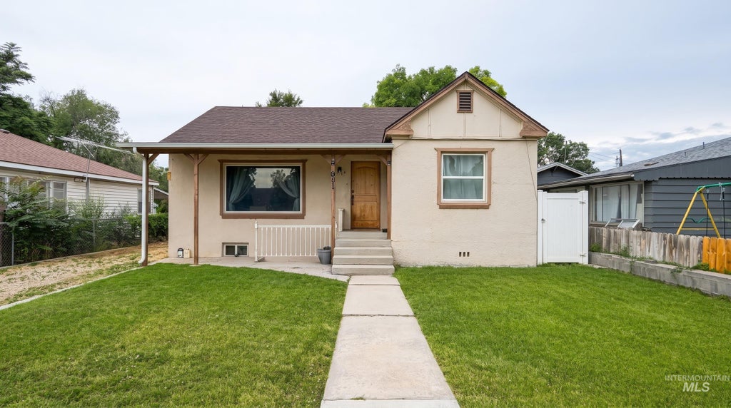 Photo of 611 16th Ave North Ave, Nampa, ID 83687 (MLS # 98992134)