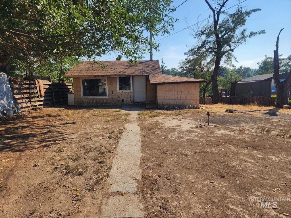 Photo of 708 15th Avenue, Lewiston, ID 83501 (MLS # 98960333)