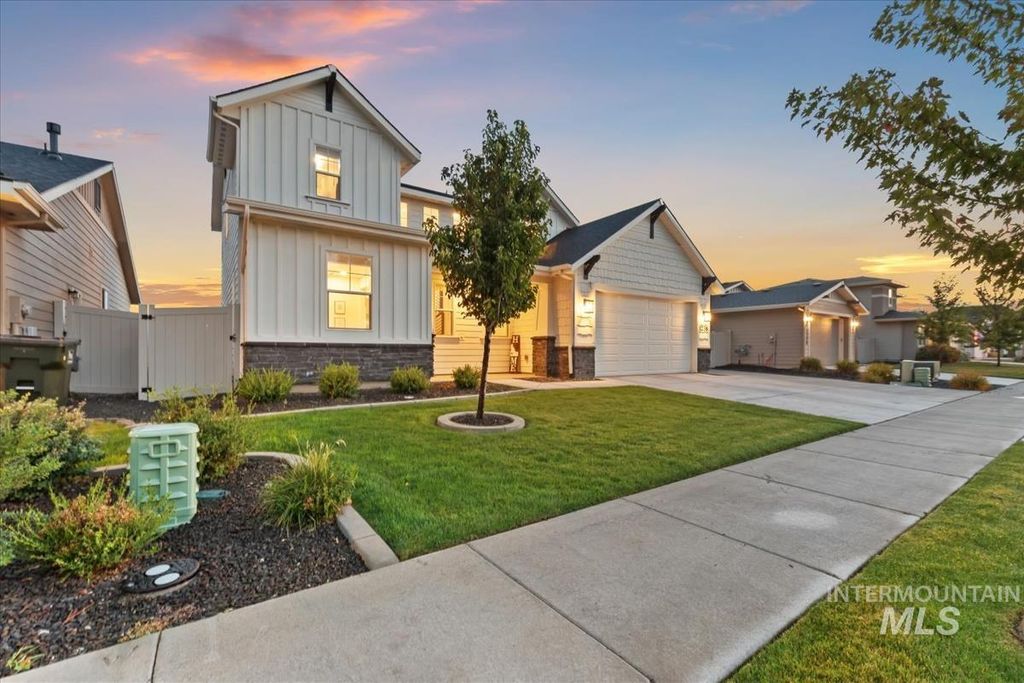 Photo of 1236 E Sweet Pearl St, Kuna, ID 83634 (MLS # 98963552)