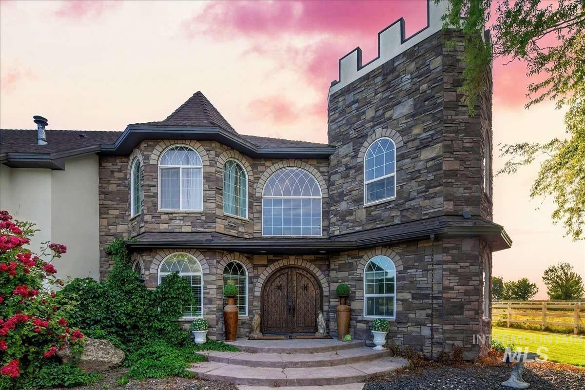 4039 Saint James Loop