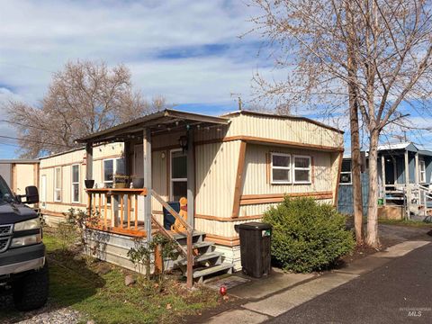 Photo of 928 Warner Ave, Lewiston, ID 83501 (MLS # 98979143)
