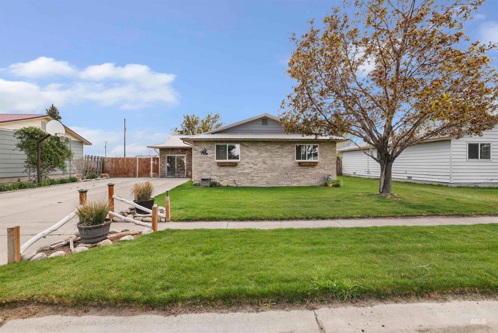 Photo of 603 6th Ave E Ave, Wendell, ID 83355 (MLS # 98981969)