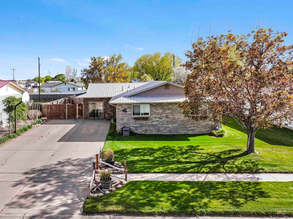 Photo of 603 6th Ave E Ave, Wendell, ID 83355 (MLS # 98981969)