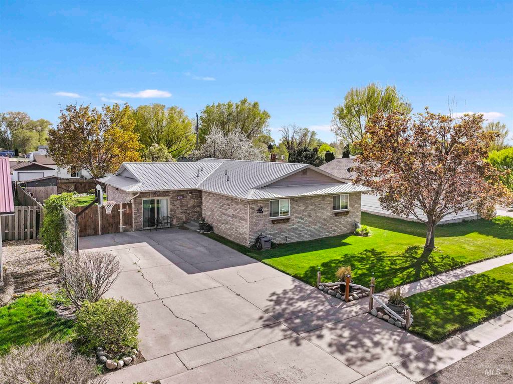 Photo of 603 6th Ave E Ave, Wendell, ID 83355 (MLS # 98981969)