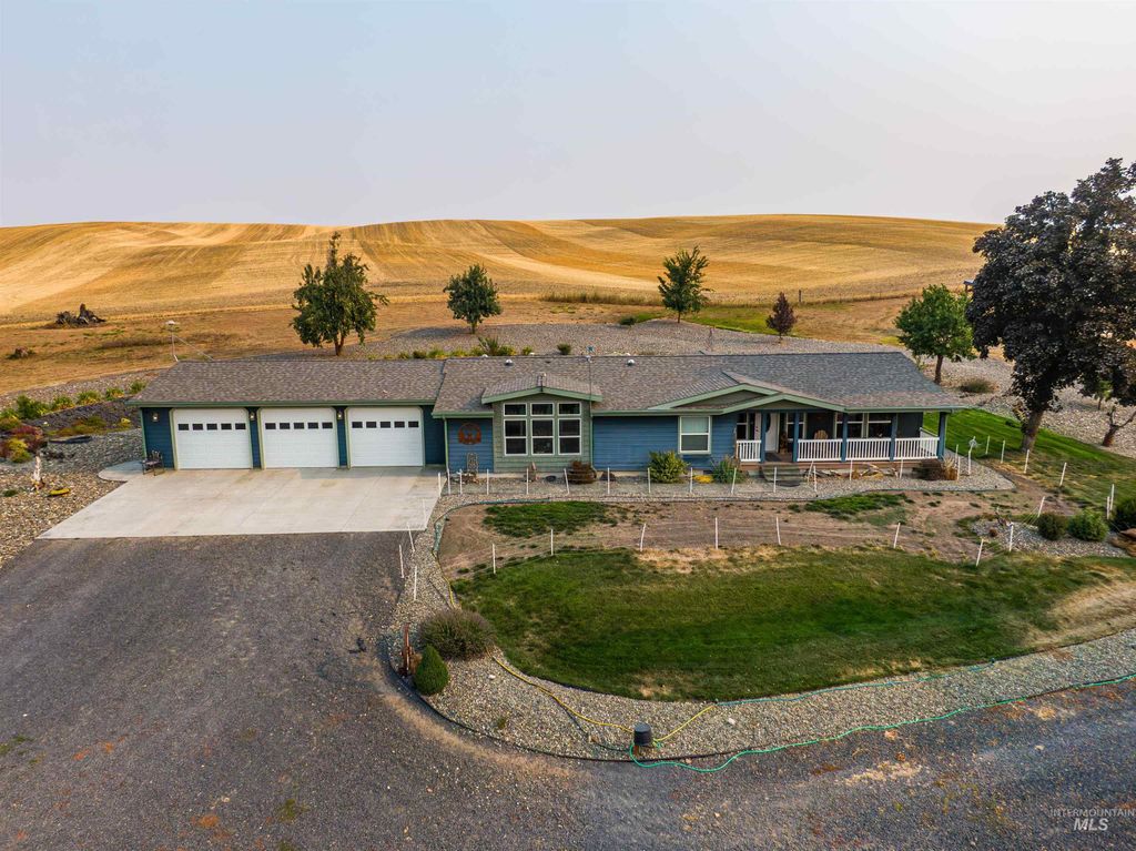 Photo of 1010 Kluss Road, Genesee, ID 83832 (MLS # 98960959)
