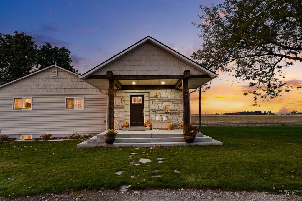 Photo of 28627 Emmett Rd, Caldwell, ID 83607 (MLS # 99002723)