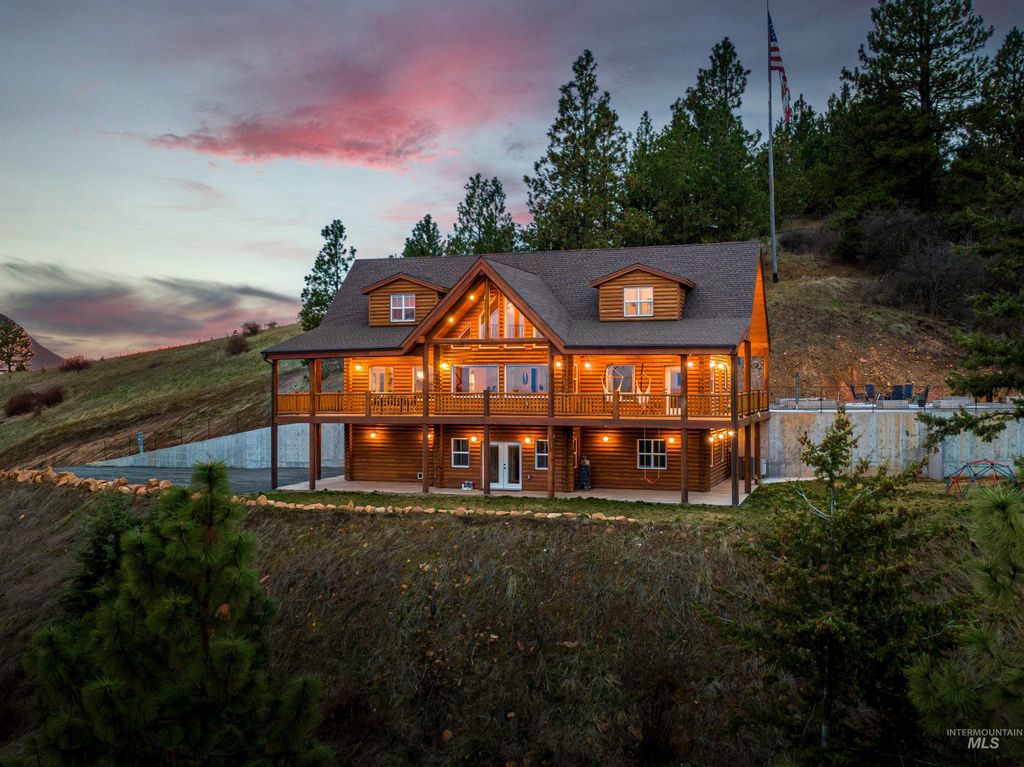 Photo of 1003 Katnook Ln, Moscow, ID 83843 (MLS # 98978740)