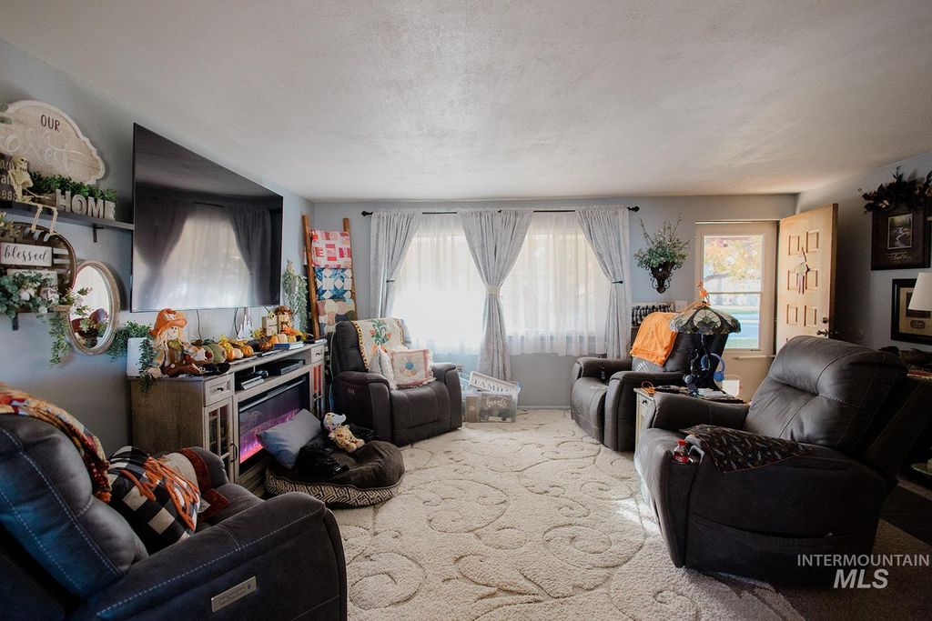 Photo of 160 S 11th East, Mountain Home, ID 83647 (MLS # 98969425)