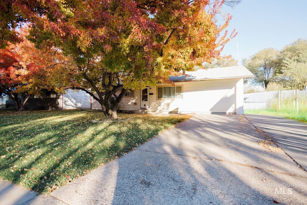 Photo of 160 S 11th East, Mountain Home, ID 83647 (MLS # 98969425)