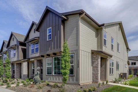 Photo of 1378 N Meadowglen Ave, Meridian, ID 83642 (MLS # 98991278)