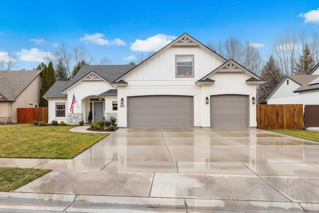 Photo of 917 N Caledonia Pl, Eagle, ID 83616 (MLS # 98976296)