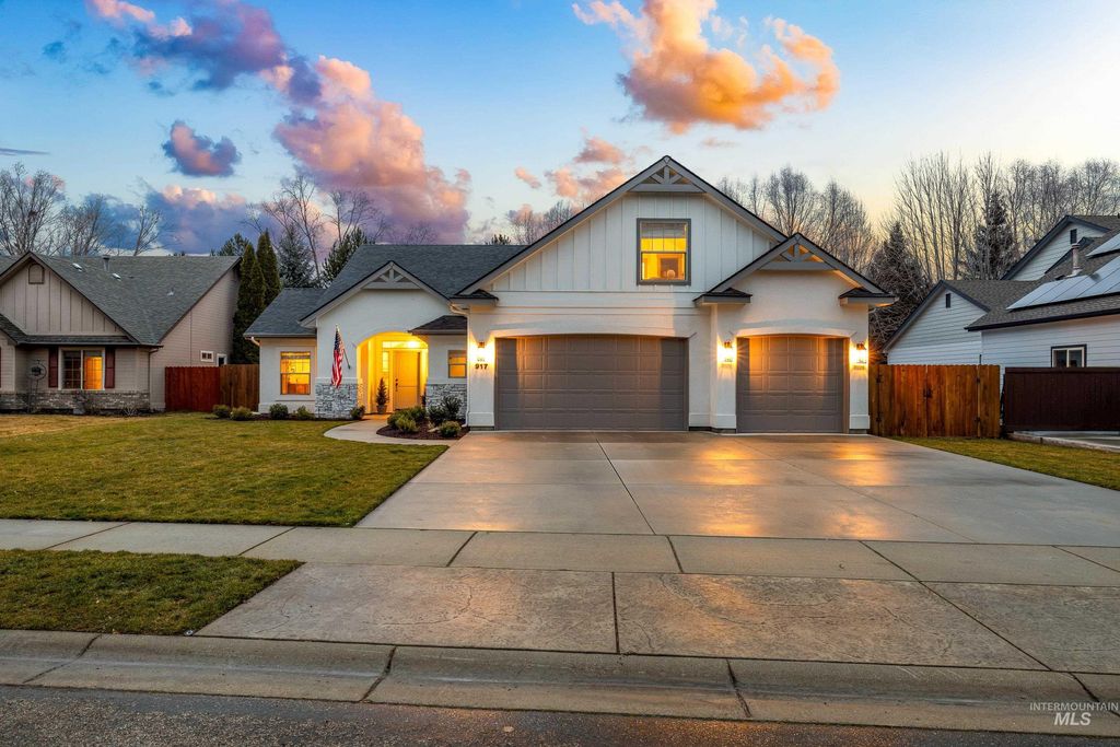 Photo of 917 N Caledonia Pl, Eagle, ID 83616 (MLS # 98976296)