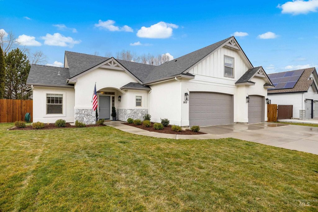 Photo of 917 N Caledonia Pl, Eagle, ID 83616 (MLS # 98976296)