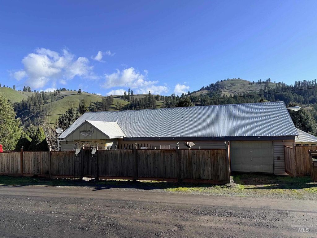 Photo of 335 N Pine St, Peck, ID 83545 (MLS # 98977273)