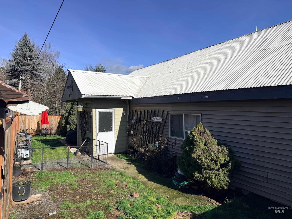 Photo of 335 N Pine St, Peck, ID 83545 (MLS # 98977273)