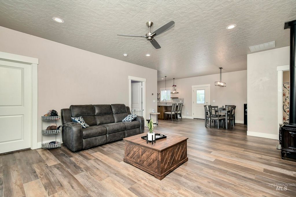 Photo of 202 E Leon St, New Plymouth, ID 83655 (MLS # 98974070)