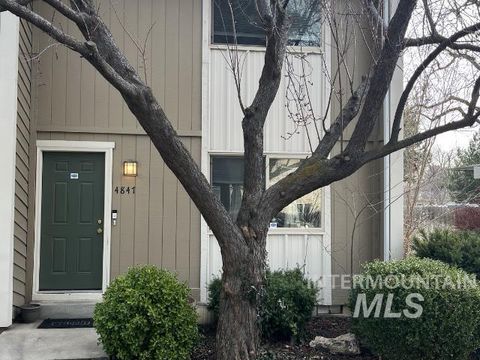 Photo of 4847 W Targee St, Boise, ID 83705 (MLS # 98978824)