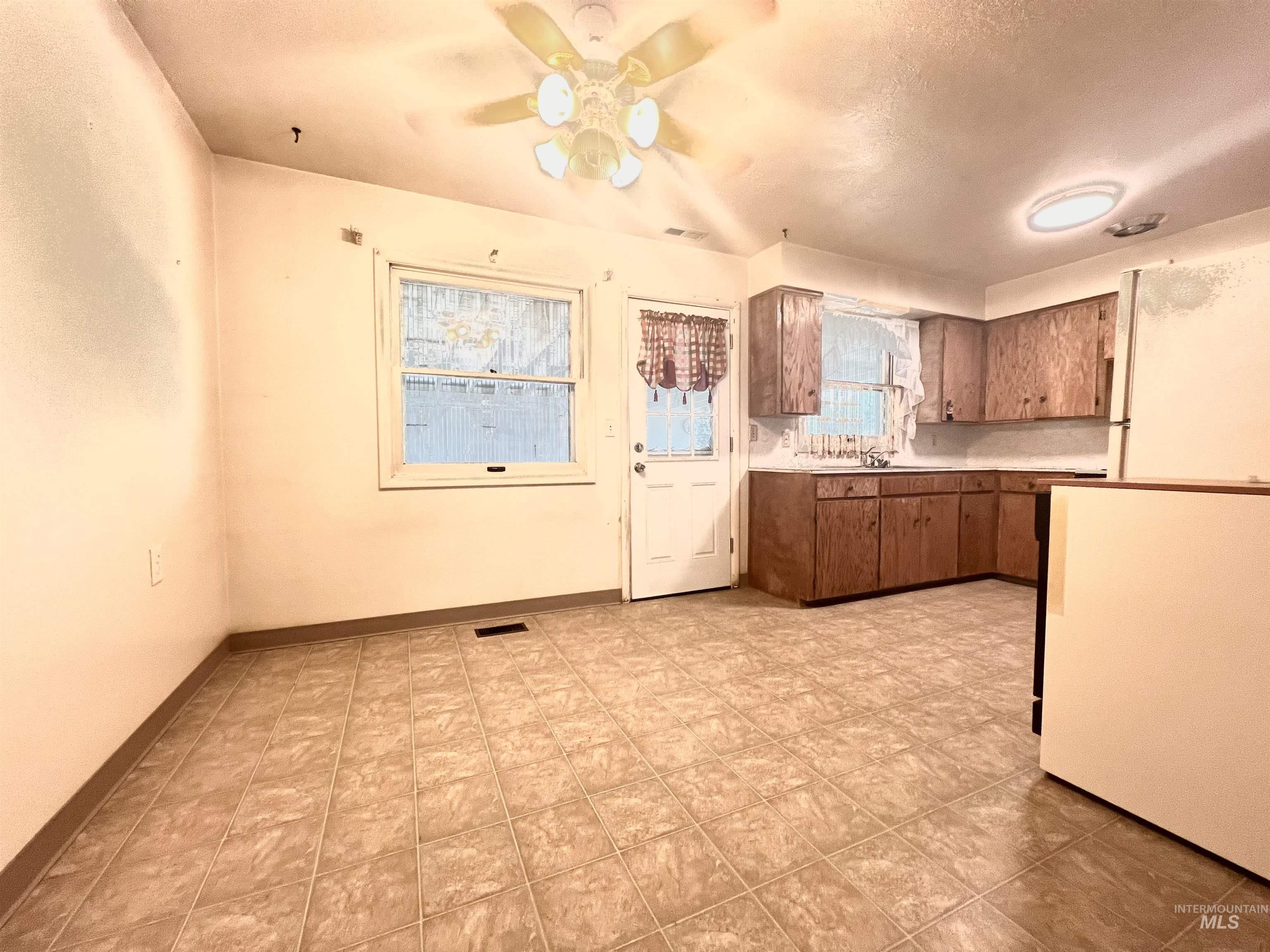 Payette, Idaho 83661, United States, 3 Bedrooms Bedrooms, ,1 BathroomBathrooms,Residential,Pending,55289