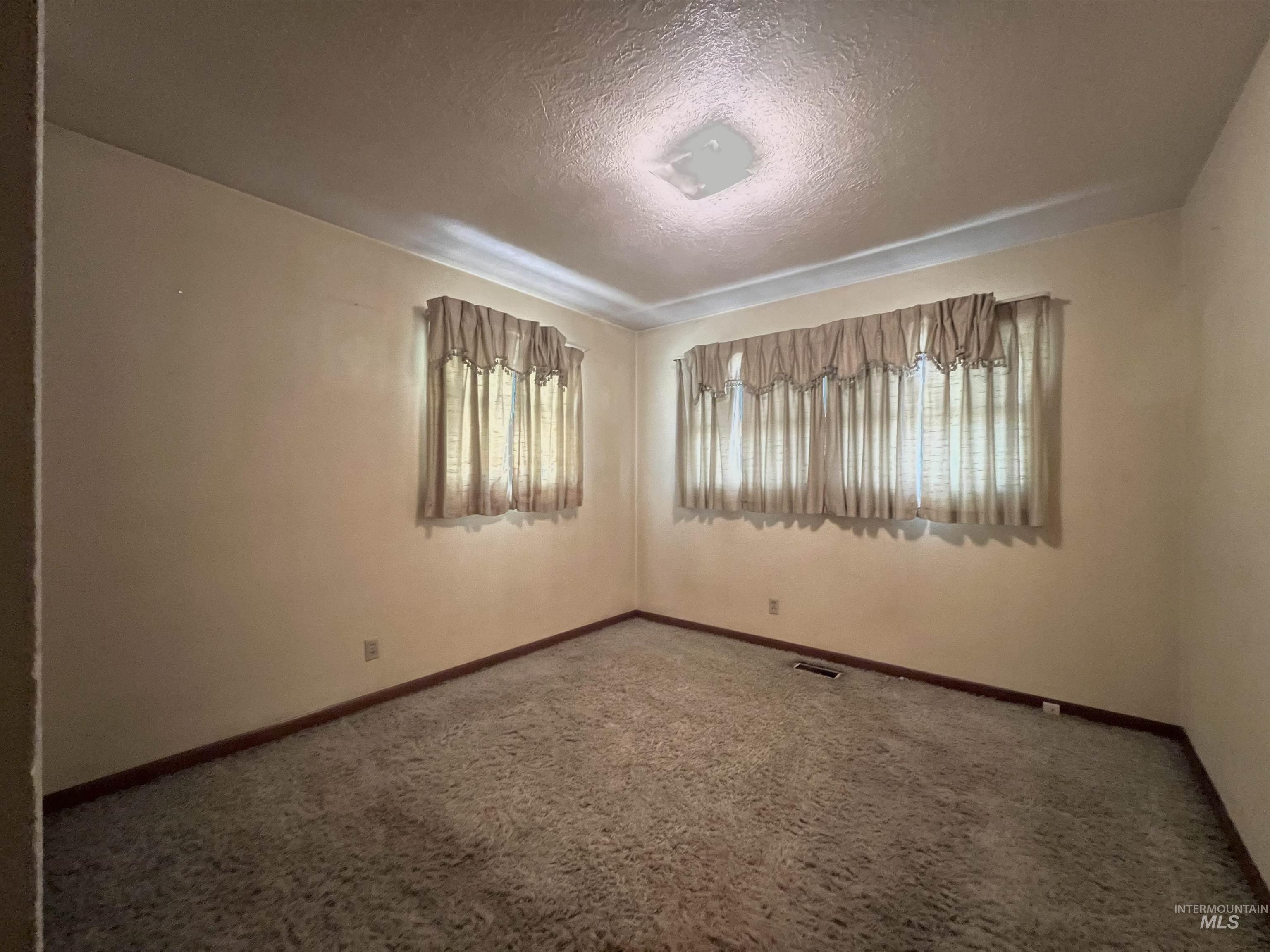 Payette, Idaho 83661, United States, 3 Bedrooms Bedrooms, ,1 BathroomBathrooms,Residential,Pending,55289