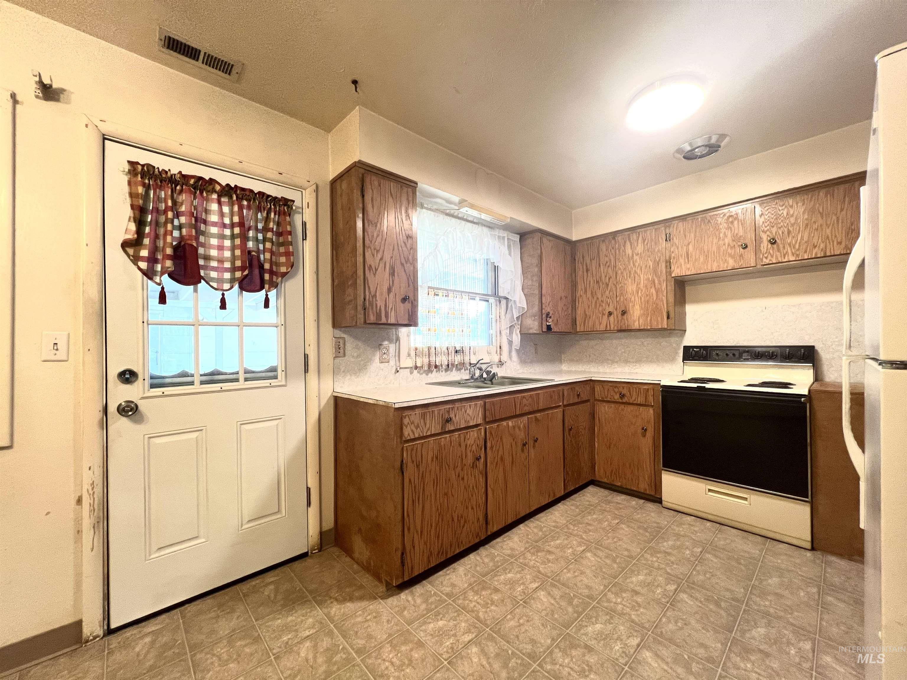 Payette, Idaho 83661, United States, 3 Bedrooms Bedrooms, ,1 BathroomBathrooms,Residential,Pending,55289