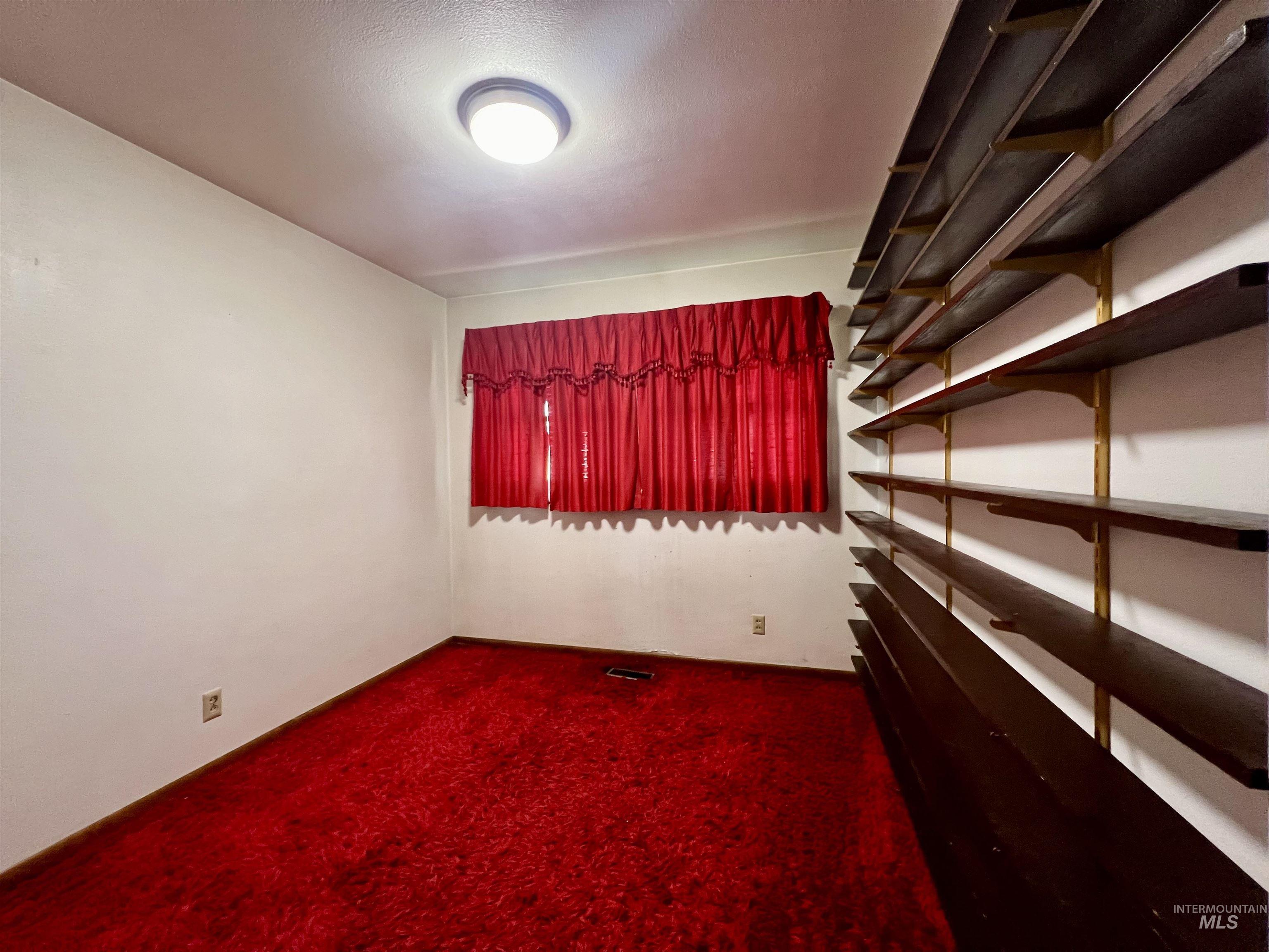 Payette, Idaho 83661, United States, 3 Bedrooms Bedrooms, ,1 BathroomBathrooms,Residential,Pending,55289