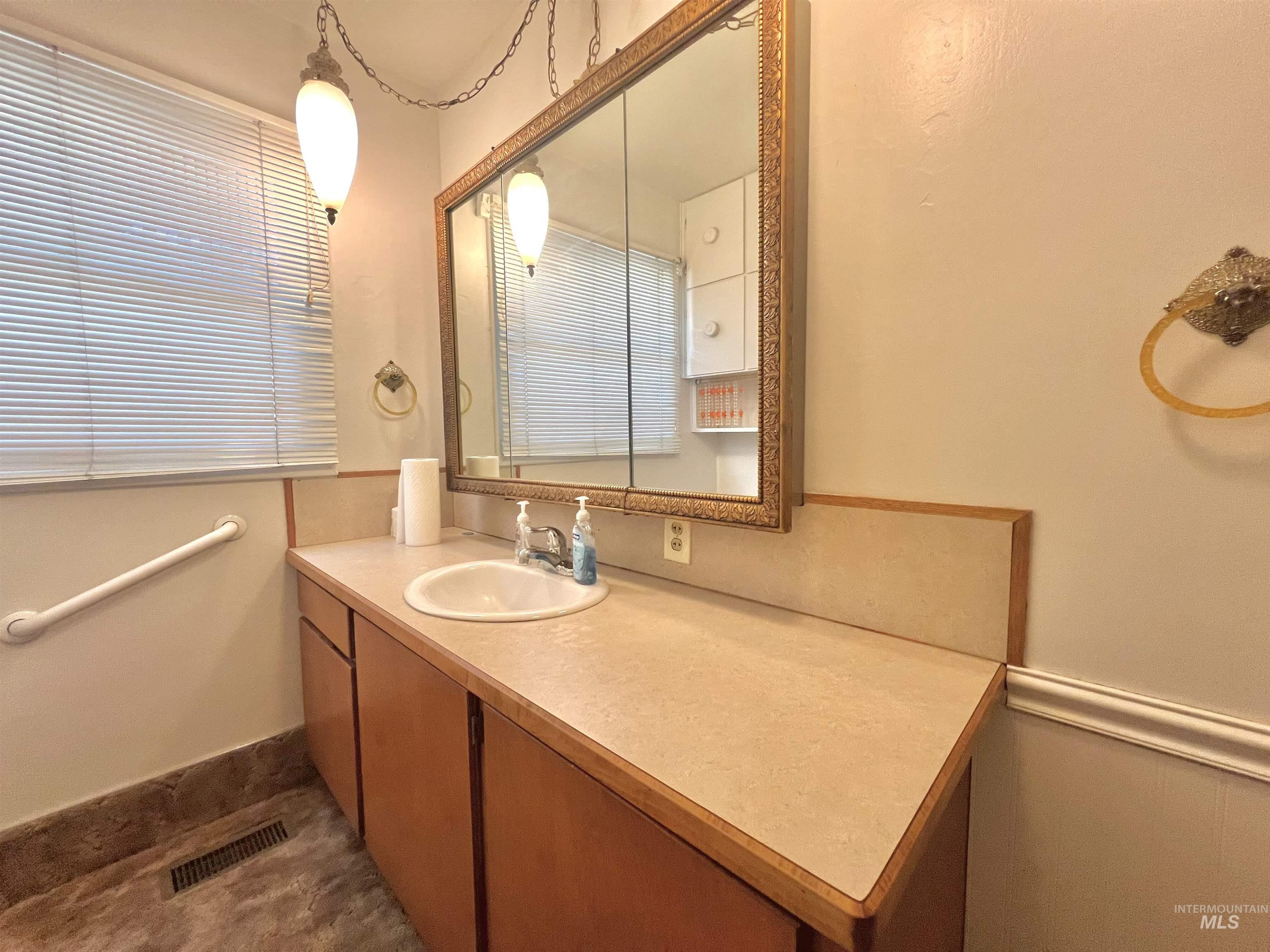 Payette, Idaho 83661, United States, 3 Bedrooms Bedrooms, ,1 BathroomBathrooms,Residential,Pending,55289