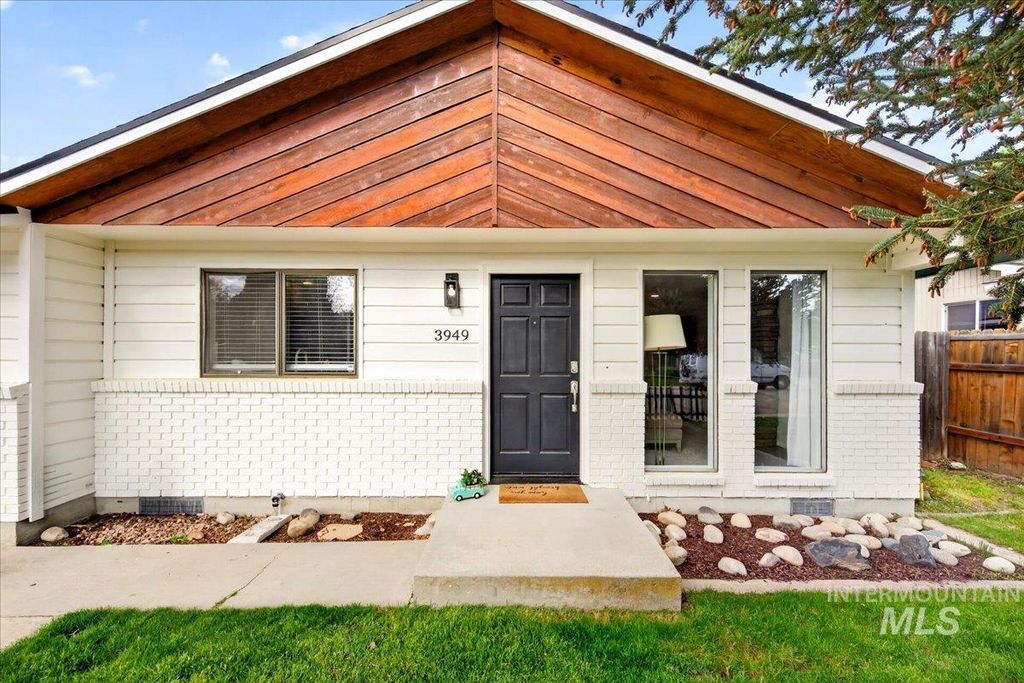 Photo of 3949 S Northbridge Way, Boise, ID 83706 (MLS # 98984718)