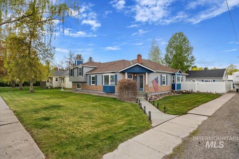 Photo of 1021 I St, Rupert, ID 83350 (MLS # 98944977)