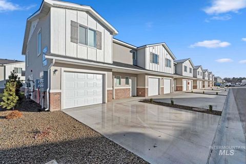 5688 E Surfers Point Ln Nampa ID 83687