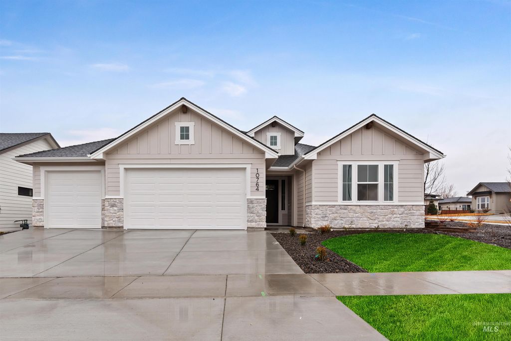 Photo of 10764 W Barnbougle Ln, Kuna, ID 83634 (MLS # 98975917)