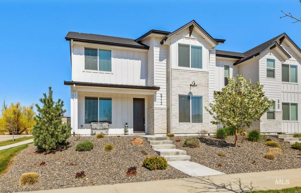 Photo of 5712 W Elk Trail St, Eagle, ID 83714 (MLS # 98982261)