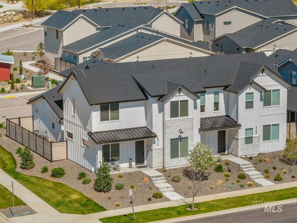 Photo of 5712 W Elk Trail St, Eagle, ID 83714 (MLS # 98982261)