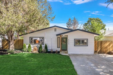 Photo of 922 S Commercial Ave, Emmett, ID 83617 (MLS # 98962013)