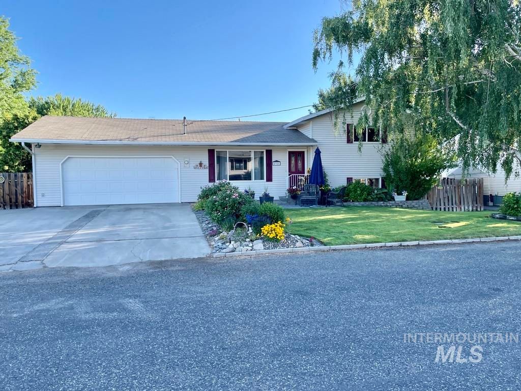 Photo of 2321 Rolling Hills Dr, Clarkston, WA 99403 (MLS # 98970681)