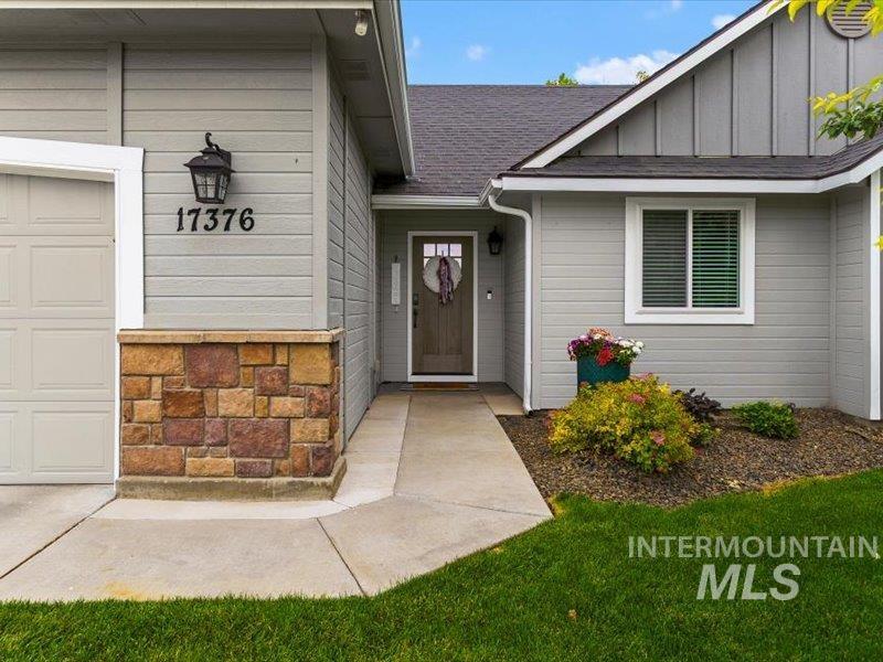 17376 N Midsummers Ln.