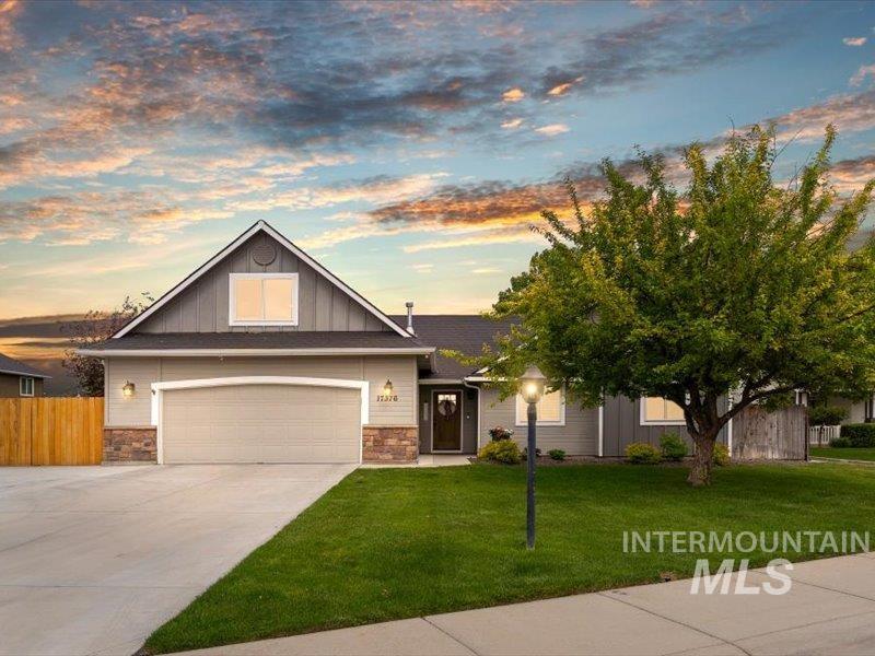17376 N Midsummers Ln.