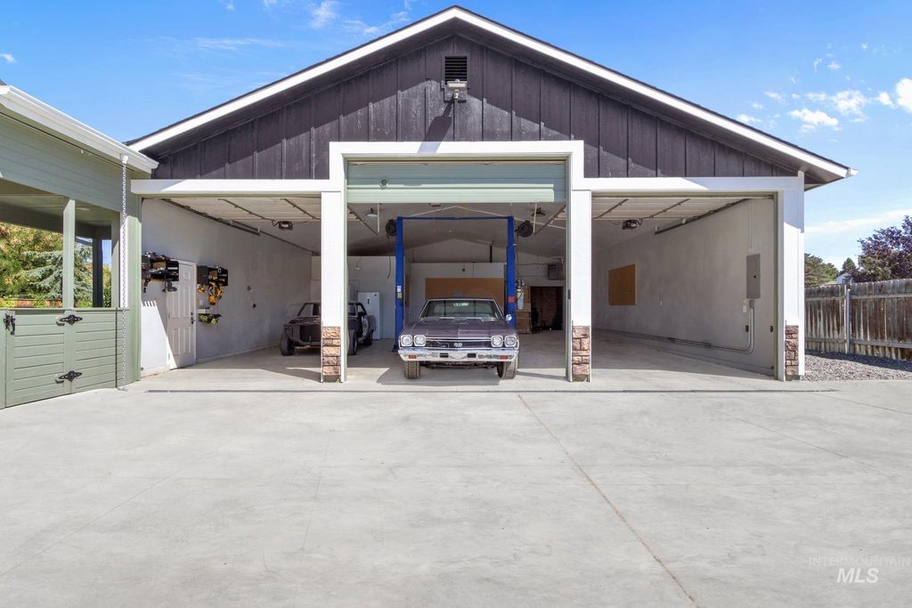 Photo of 3300 S Stanford Street, Nampa, ID 83686 (MLS # 98975997)