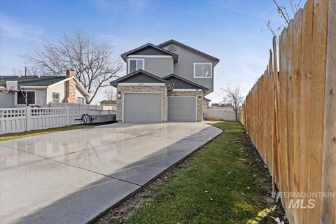 Photo of 864 N Britt Pl, Meridian, ID 83642 (MLS # 98972736)