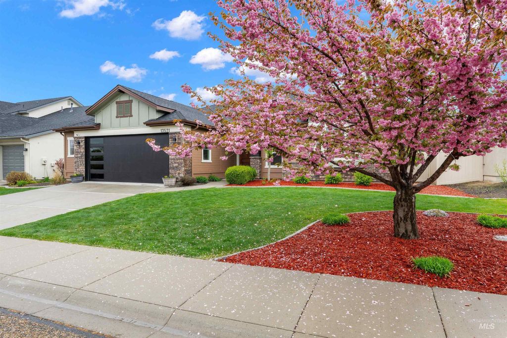 Photo of 13571 Signorello St, Caldwell, ID 83607 (MLS # 98982283)