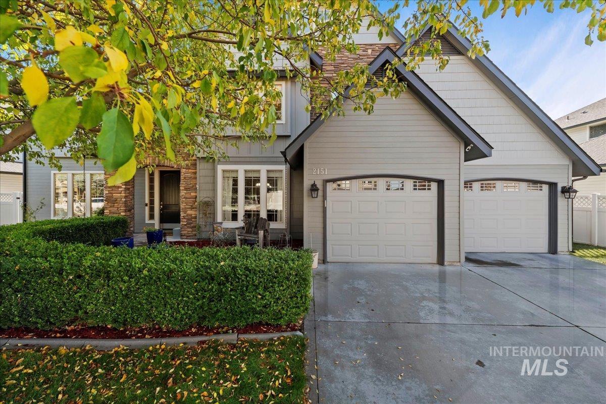 2151 W Teano