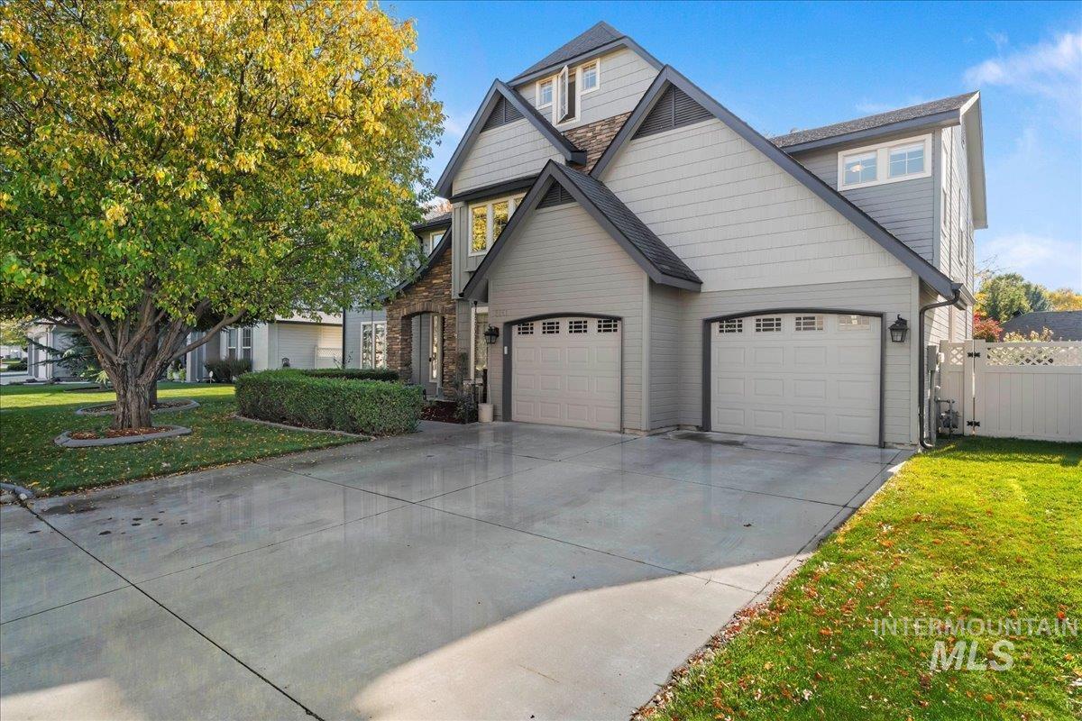2151 W Teano