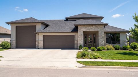 Photo of 870 N Creekwater Ave #Lot 6 Block 5, Eagle, ID 83616 (MLS # 98970003)