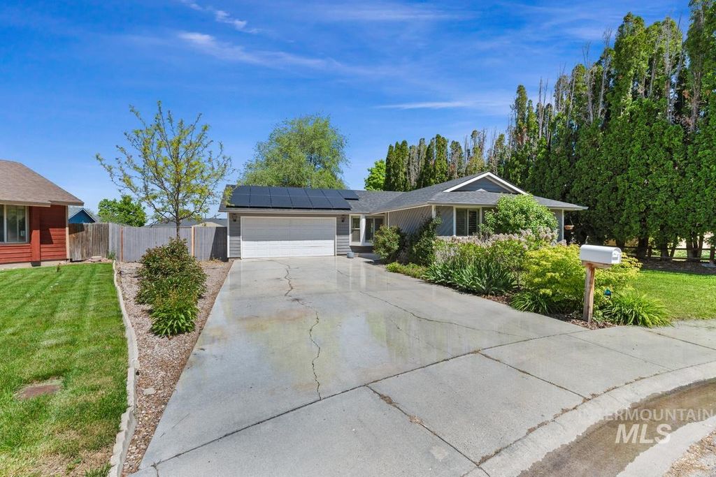 Photo of 2715 Twilight St, Caldwell, ID 83605 (MLS # 98984675)